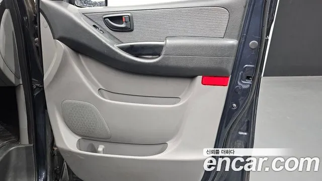 Hyundai Starex 2017 — фото 15