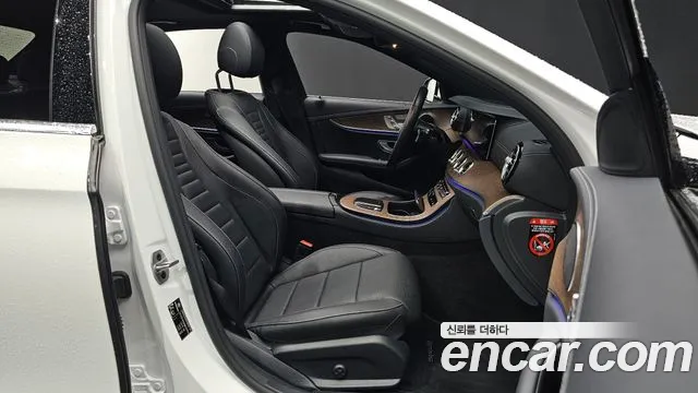 Mercedes-Benz E-Class 2022 — фото 12