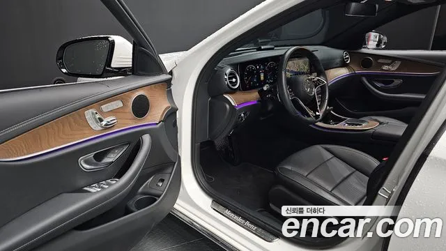 Mercedes-Benz E-Class 2022 — фото 16