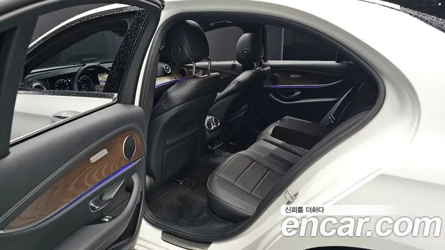 Mercedes-Benz E-Class 2022 — фото 17