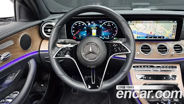 Mercedes-Benz E-Class 2022 — фото 18