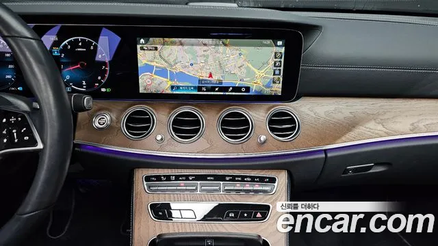 Mercedes-Benz E-Class 2022 — фото 19