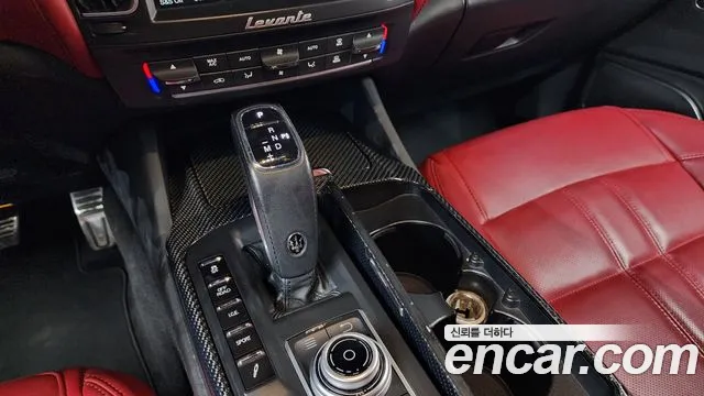 Maserati Levante 2020 — фото 12