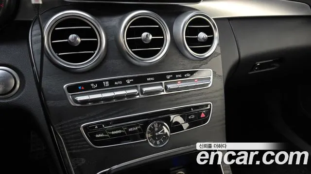 Mercedes-Benz C-Class 2018 — фото 16