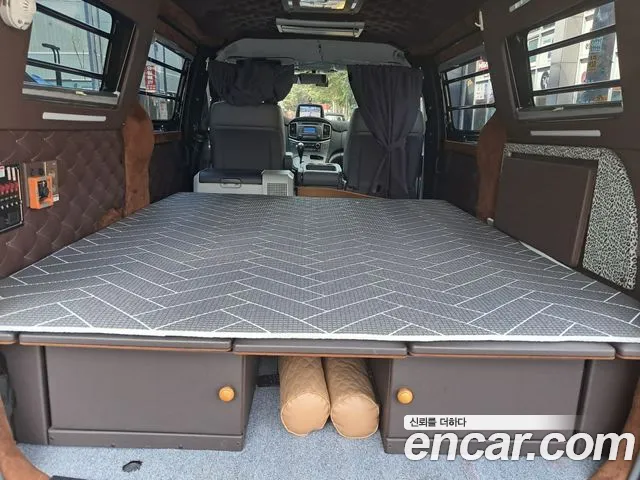 Hyundai Starex 2019 — фото 18
