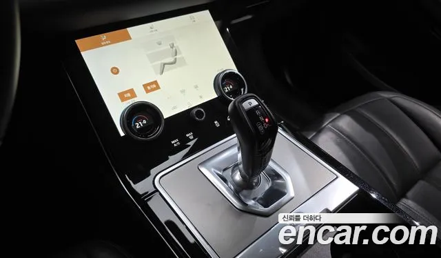 Land Rover Range Rover Evoque 2022 — фото 12