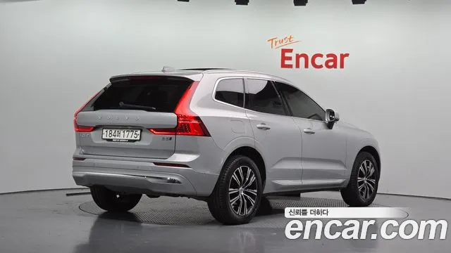 Volvo XC60 2022 — фото 2