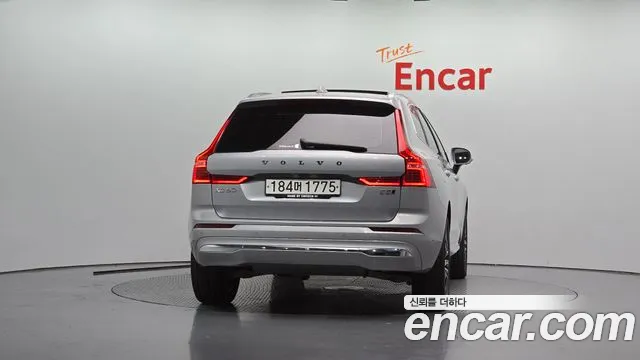 Volvo XC60 2022 — фото 4