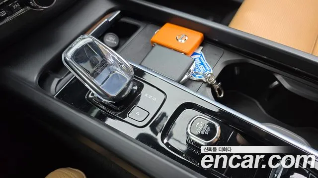 Volvo XC60 2022 — фото 12