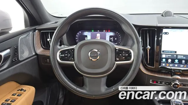 Volvo XC60 2022 — фото 20