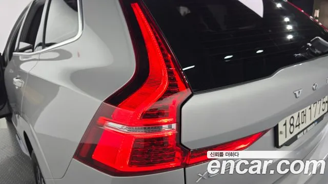 Volvo XC60 2022 — фото 9