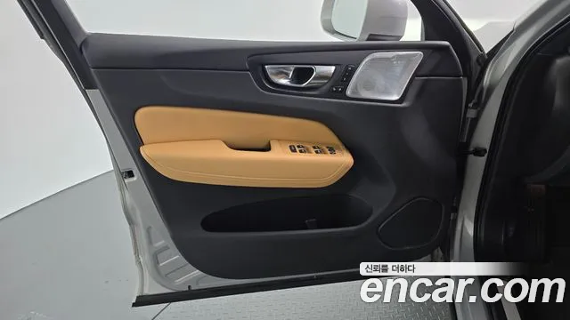 Volvo XC60 2022 — фото 14