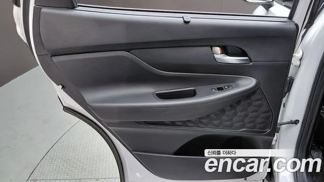 Hyundai Santafe 2022 — фото 15