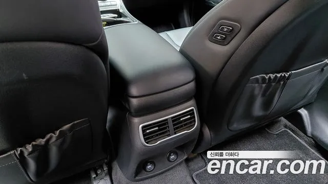 Hyundai Santafe 2022 — фото 32