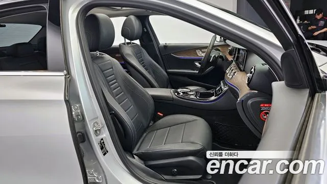 Mercedes-Benz E-Class 2018 — фото 10