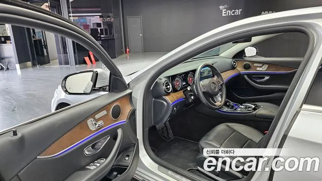 Mercedes-Benz E-Class 2018 — фото 11