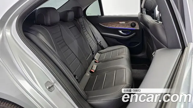 Mercedes-Benz E-Class 2018 — фото 12