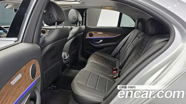 Mercedes-Benz E-Class 2018 — фото 13