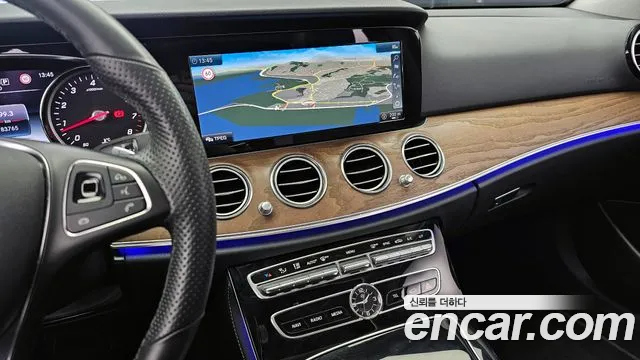 Mercedes-Benz E-Class 2018 — фото 15