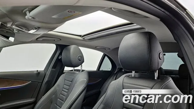 Mercedes-Benz E-Class 2018 — фото 19