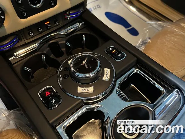 Rolls-Royce Ghost 2018 — фото 12