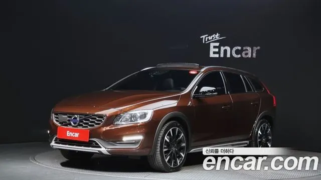 Volvo V60 2016 — фото 1