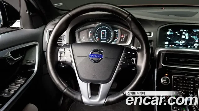 Volvo V60 2016 — фото 13