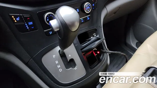 Hyundai Starex 2017 — фото 9