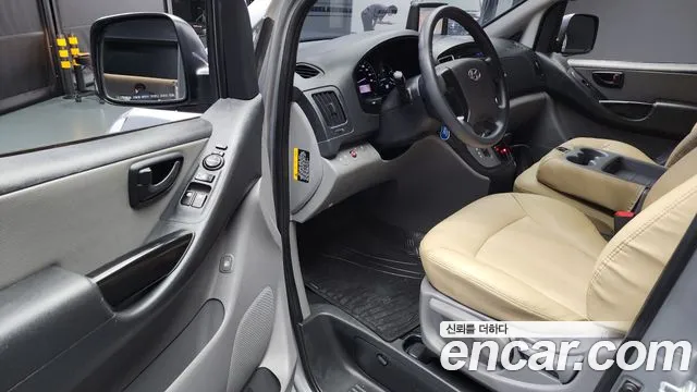 Hyundai Starex 2017 — фото 10