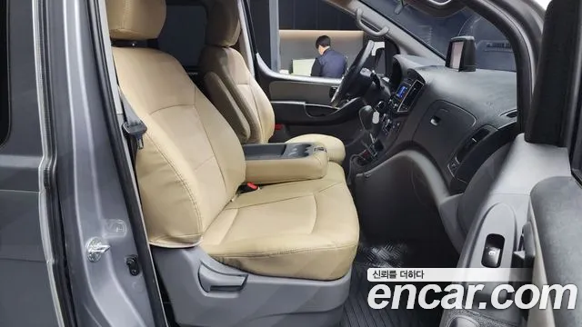 Hyundai Starex 2017 — фото 11