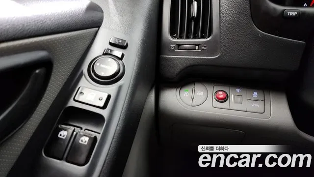 Hyundai Starex 2017 — фото 18
