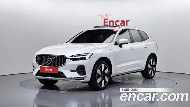 Volvo XC60 2024 — фото 1