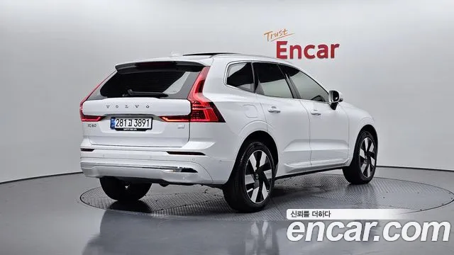 Volvo XC60 2024 — фото 2
