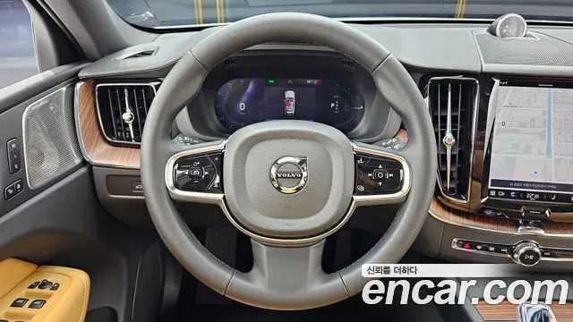 Volvo XC60 2024 — фото 13
