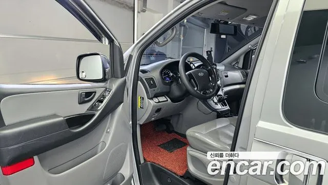 Hyundai Starex 2017 — фото 10