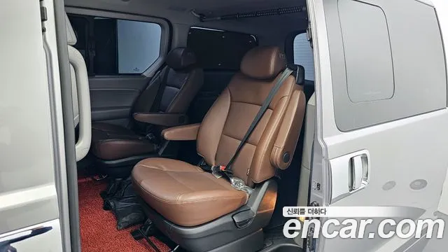 Hyundai Starex 2017 — фото 11