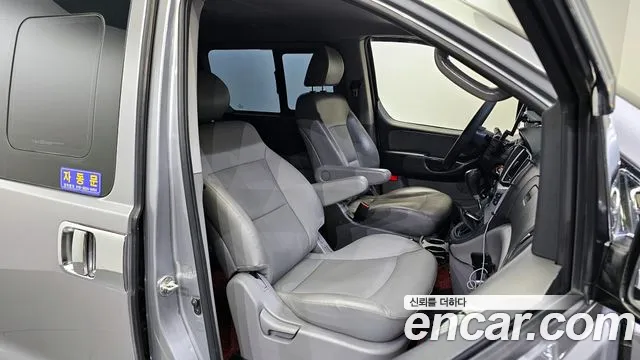 Hyundai Starex 2017 — фото 12