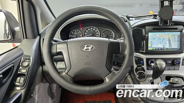 Hyundai Starex 2017 — фото 13