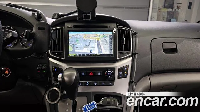 Hyundai Starex 2017 — фото 17