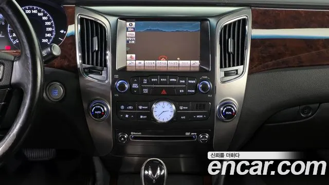 Hyundai Equus 2010 — фото 15