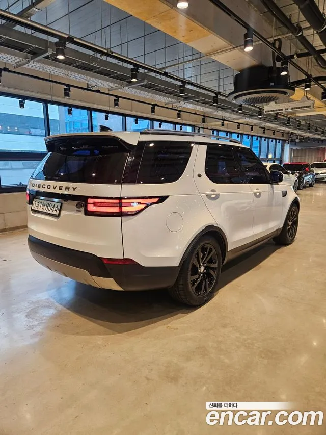 Land Rover Discovery 2017 — фото 6