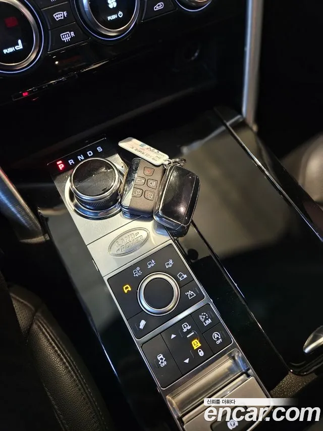 Land Rover Discovery 2017 — фото 12