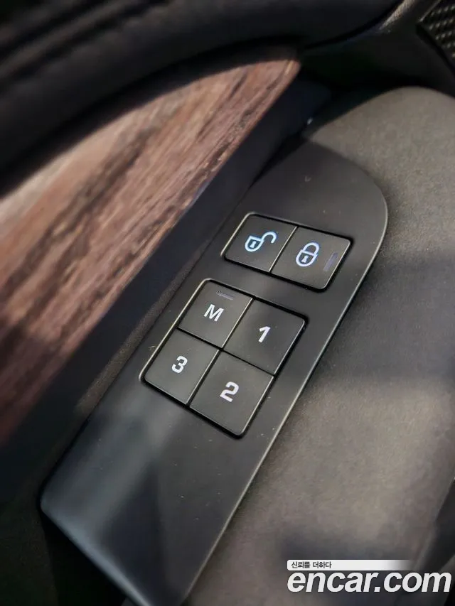 Land Rover Discovery 2017 — фото 18