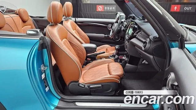 Mini Cooper Convertible 2018 — фото 10