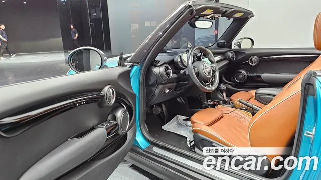 Mini Cooper Convertible 2018 — фото 11