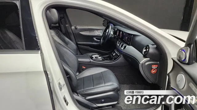 Mercedes-Benz E-Class 2019 — фото 11