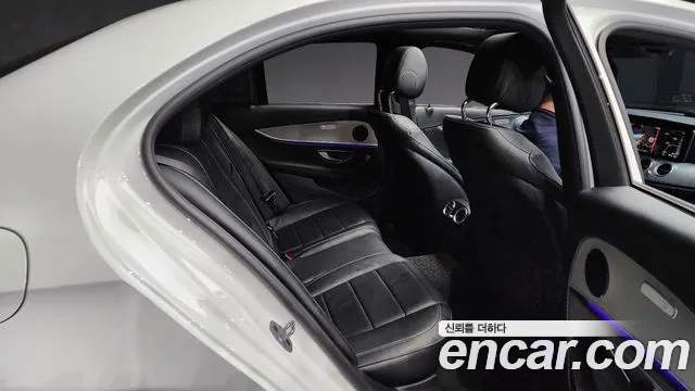 Mercedes-Benz E-Class 2019 — фото 12