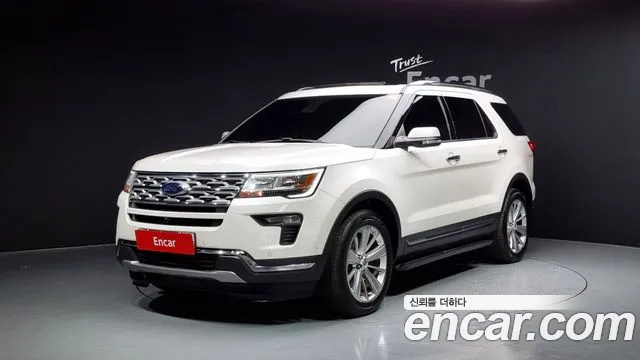 Ford Explorer 2019 — фото 1