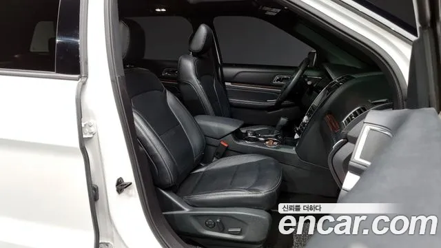 Ford Explorer 2019 — фото 11