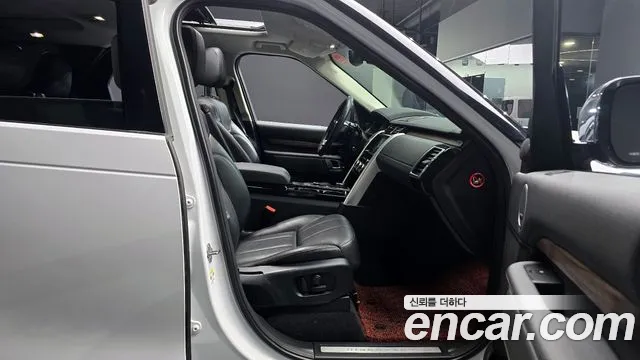 Land Rover Discovery 2018 — фото 10